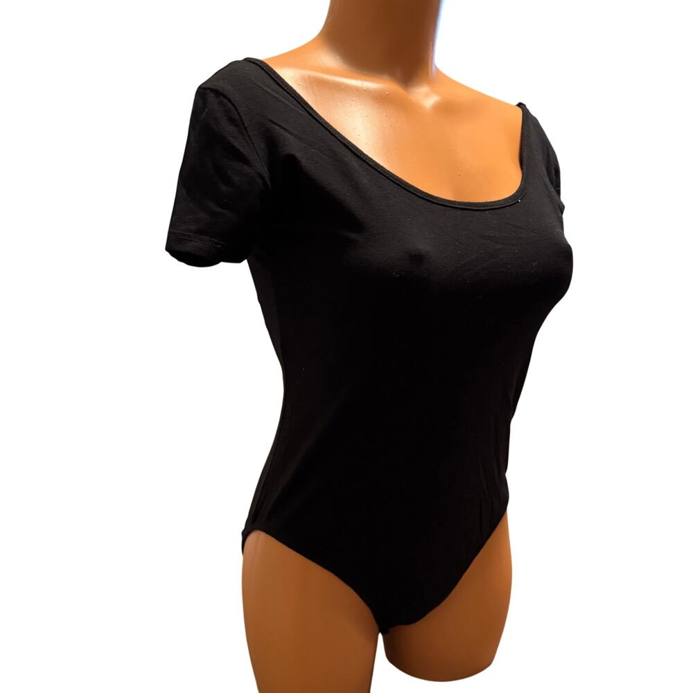 Heart & Hips Black Short Sleeve Bodysuit Size Large Top Casual Versatile